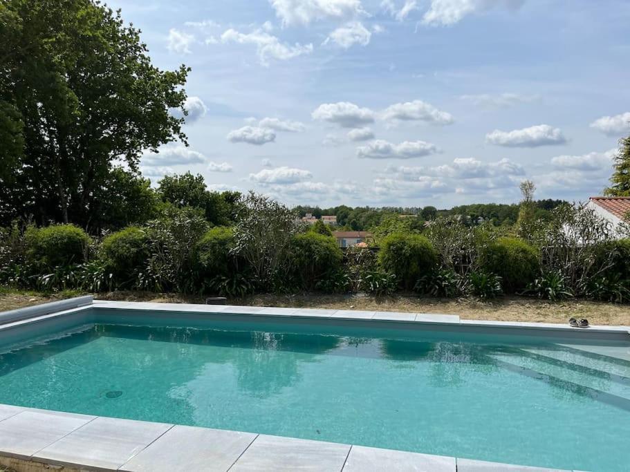 Chez Sophie Et Vincent Villa Poiroux Luaran gambar