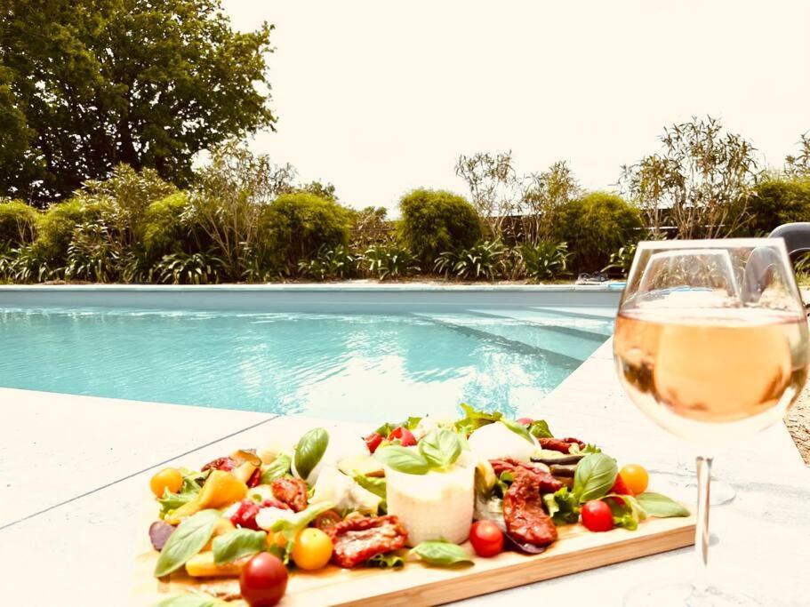 Chez Sophie Et Vincent Villa Poiroux Luaran gambar