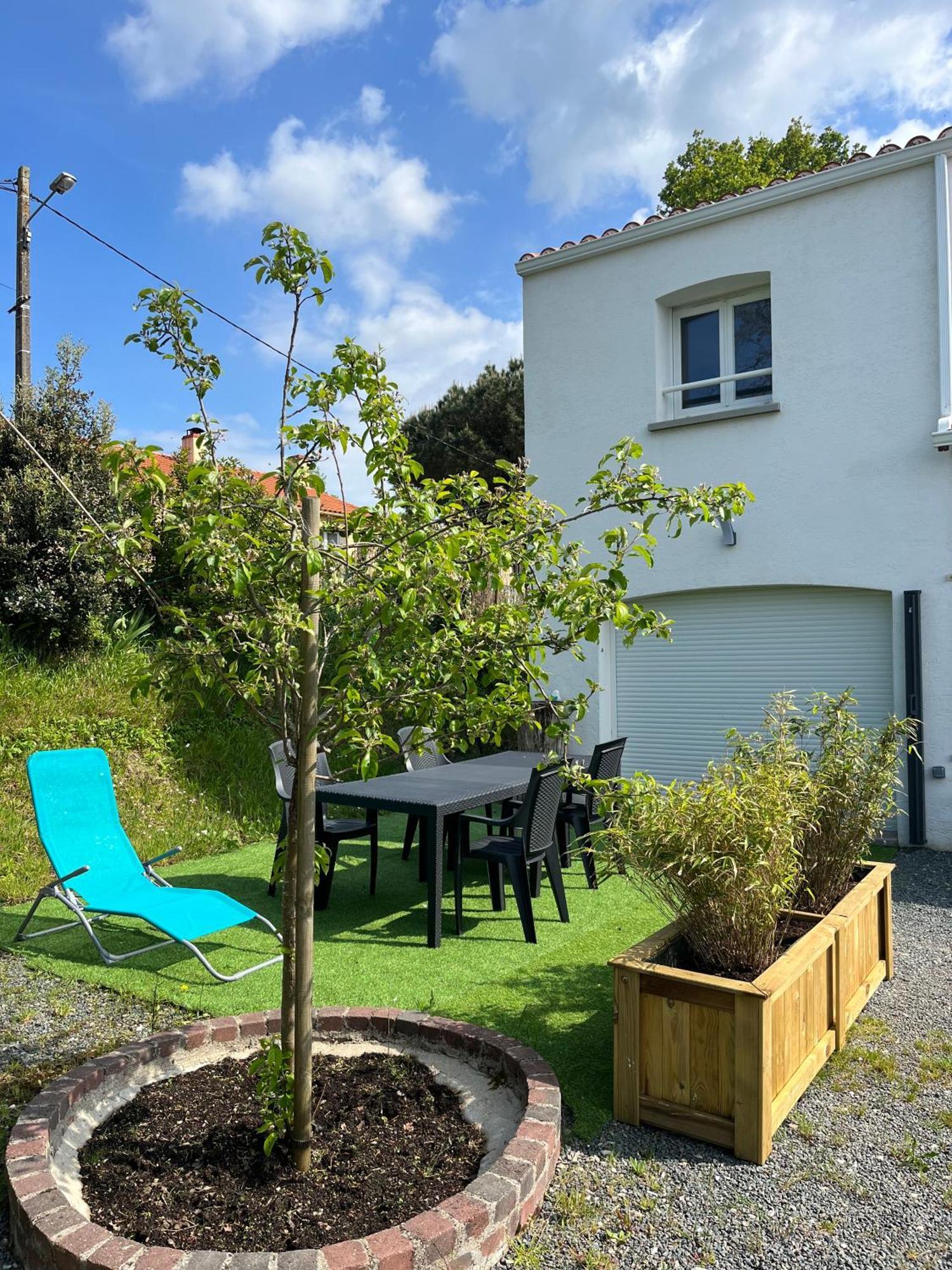 Chez Sophie Et Vincent Villa Poiroux Luaran gambar